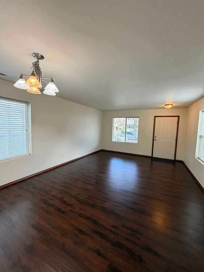 1335 Sinclair Drive DuPont, WA 98327 - 1XLU — Photo 3