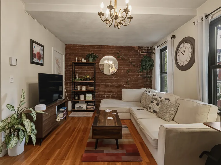 207 W Springfield St #4 — Photo 3