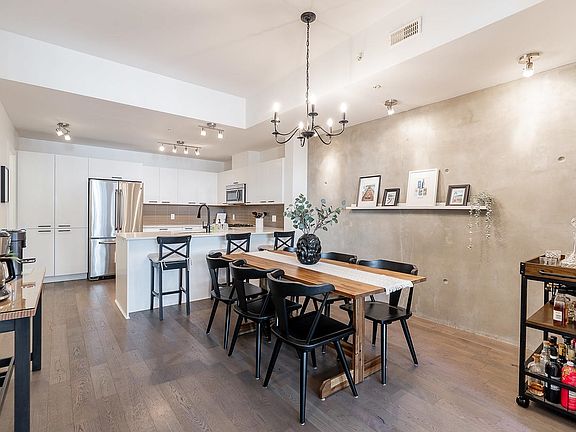5th image of 2751 Spring St