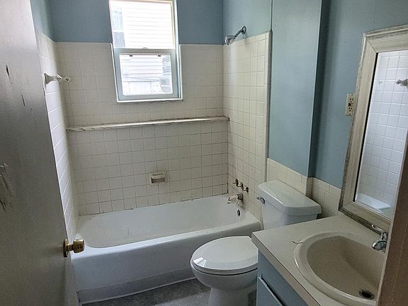 5th image of 914 N Pine St #1L