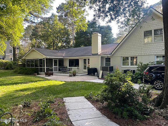 4th image of 2210 Sulgrave Drive NW