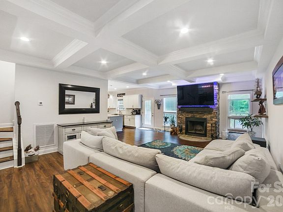 4th image of 6748 Stonebridge Ln