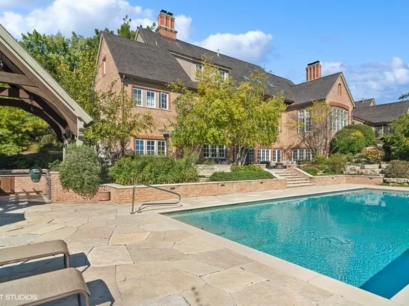 65 Round Barn Rd, Barrington, IL 60010