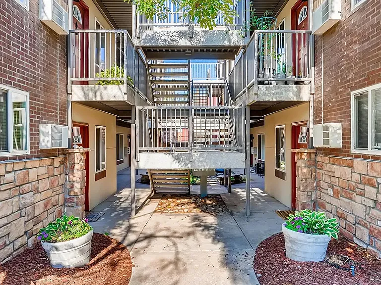 2345 N Clay St #8 — Photo 2