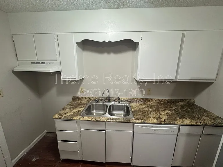 2257 Sherwood Ave — Photo 6
