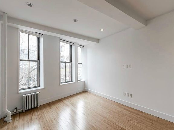 5th image of 135 Christopher St APT 3B