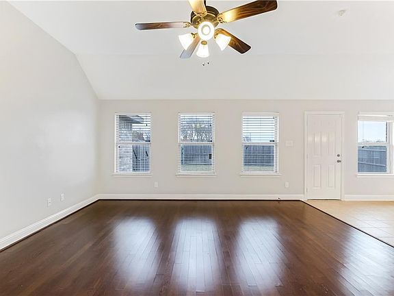 4th image of 1116 Calla Lily Dr