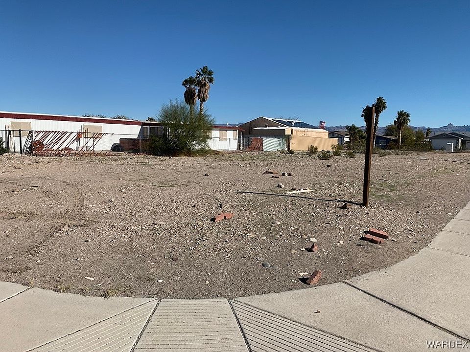 2nd image of 1744 Bluebonnet Boulevard