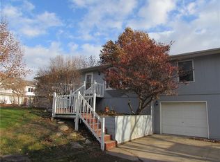 104 Timber Ridge Dr, Pella, IA 50219