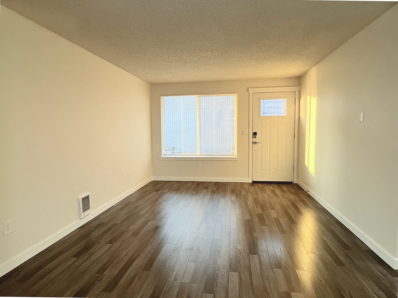2 bed, 750 sqft, $1,840 — Photo 2