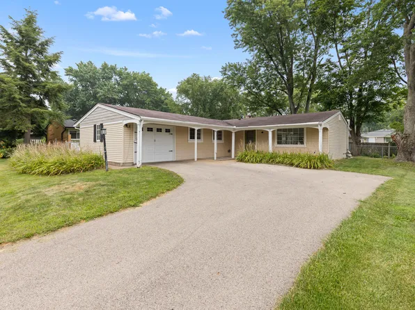 1403 Comanche Dr, Rockford, IL 61107