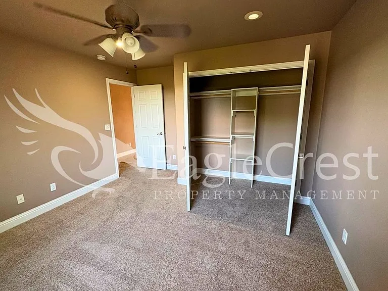 44 Vinehill Dr — Photo 72