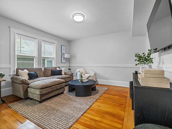 2nd image of 7 Dickson St #2G