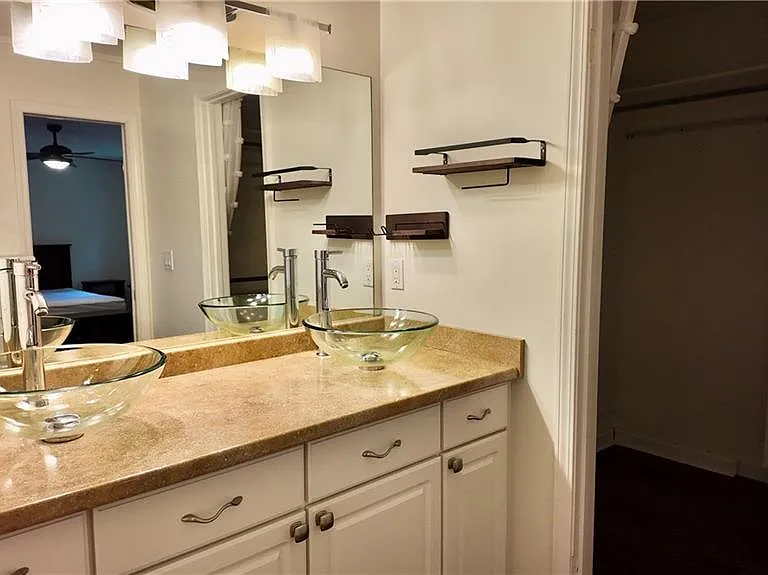 947 Lake Dr — Photo 13