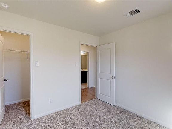 4th image of 1396 Twin Estates Dr
