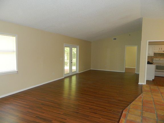 3rd image of 2533 SW Kenilworth Street