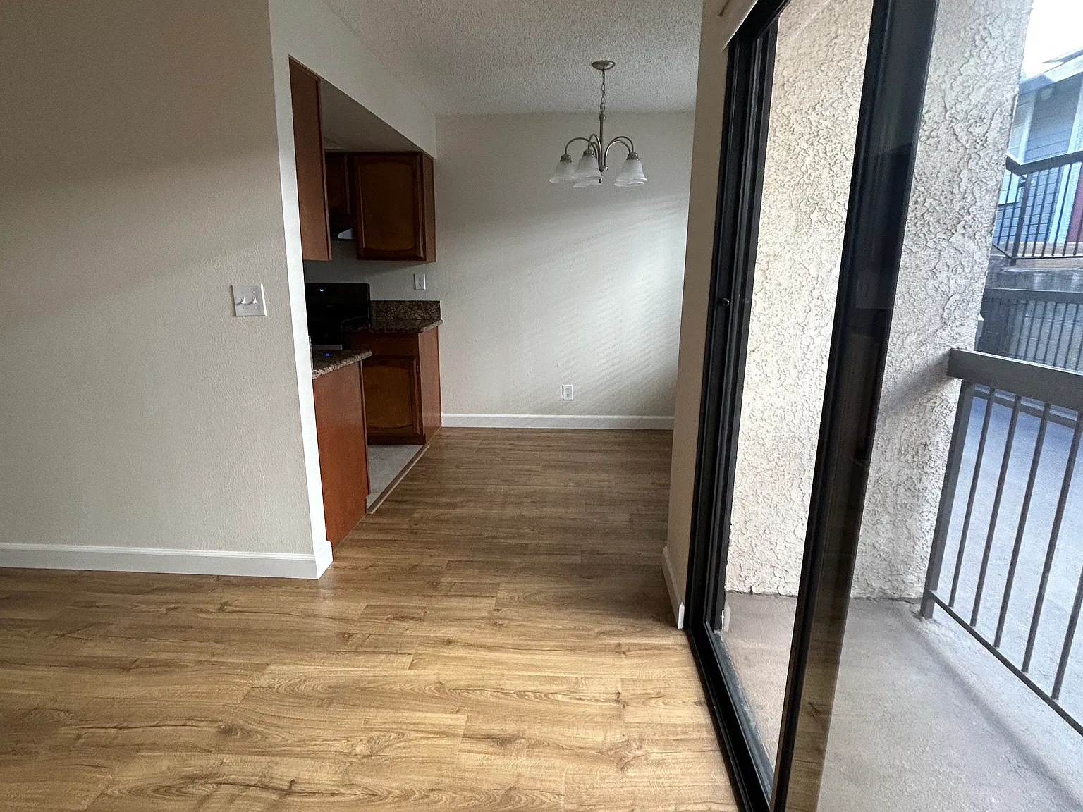 2 bed, 1050 sqft, $2,600 — Photo 4