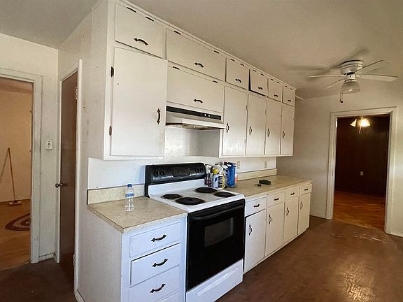4th image of 1101 W Avenue M