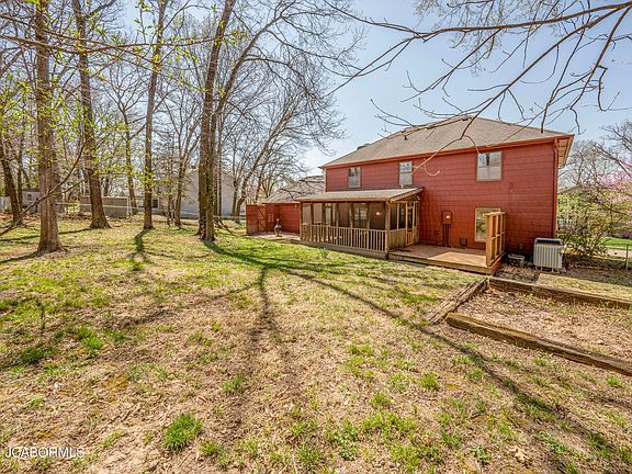 2nd image of 510 Arbor Dr