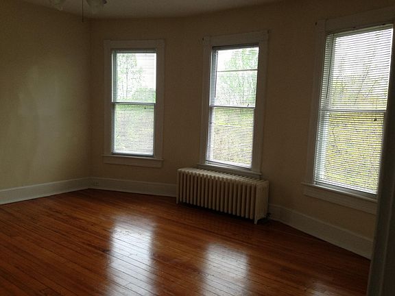 Large Living Room. Bay windows