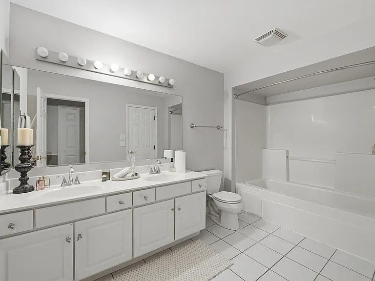 13920 S Cambridge Cir — Photo 16