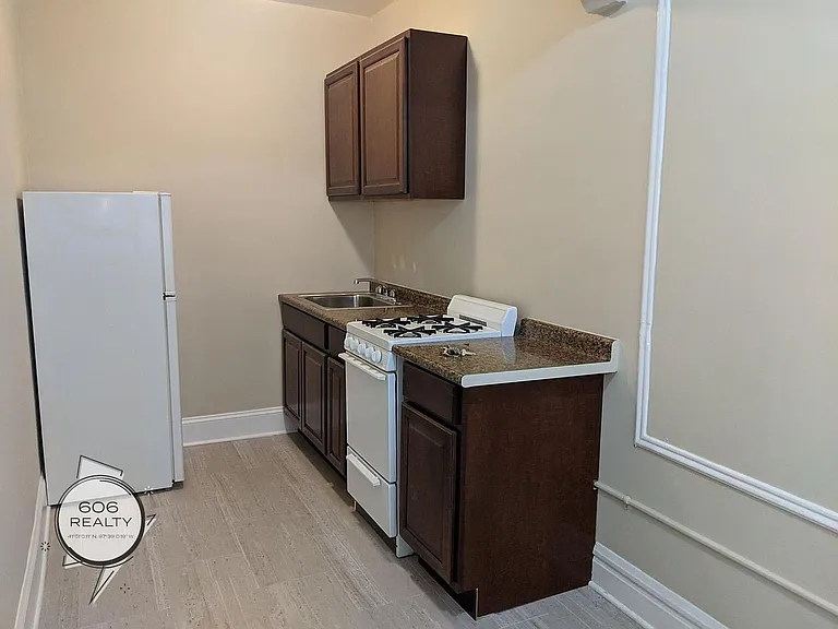 3118-20 S Oak Park Ave — Photo 20