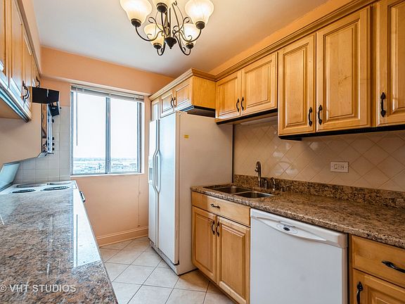 5th image of 7033 N Kedzie Ave APT 1102