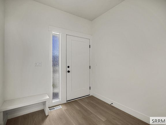 4th image of 547 Abigail Ln