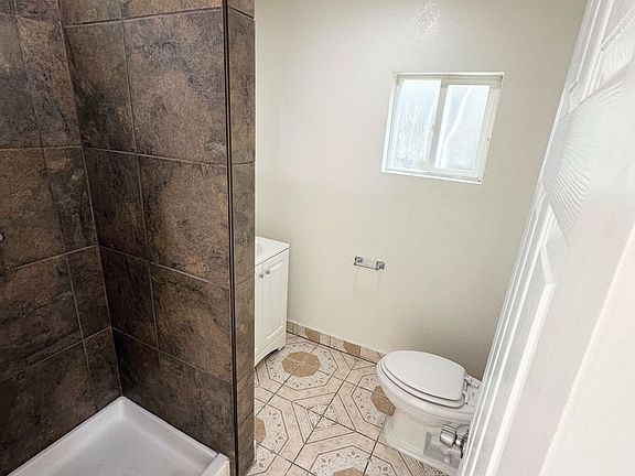 3rd image of 1528 1/2 N Alexandria Ave #0