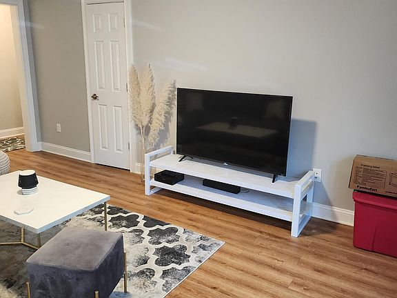 3rd image of 2 Lockwood Ave #29