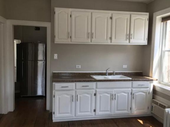 4th image of 4441 Prescott Ave APT 1F