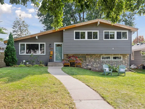 1484 California Ave W, Falcon Heights, MN 55108