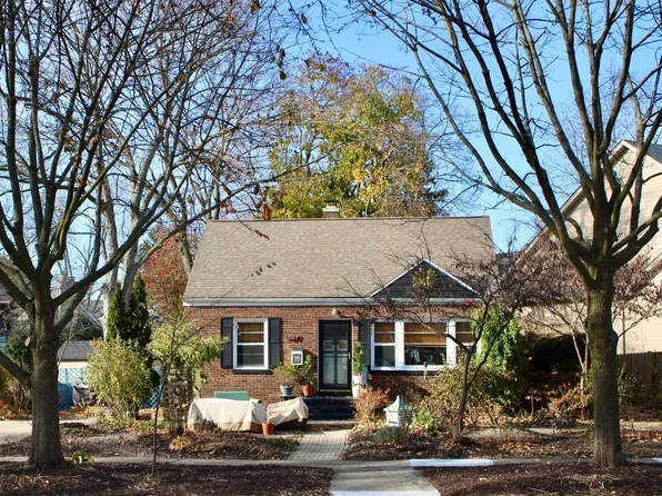 507 N Webster St, Naperville, IL 60563