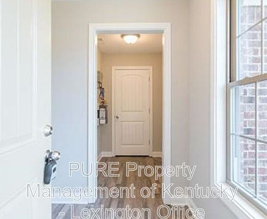 2nd image of 726 Leeward Ct