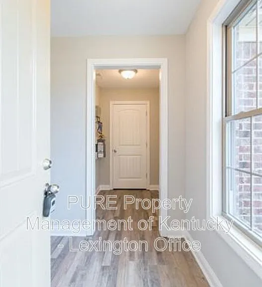 727 Leeward Ct — Photo 2