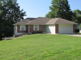 921 NW 41st St, Blue Springs, MO 64015