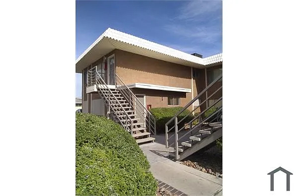 Photo 2 of 4 - 6008 Bromley Ave #3 - Las Vegas, NV Building Photo - 6008 Bromley Ave #3