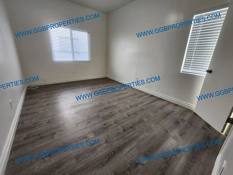 310 W 8th St — Photo 8
