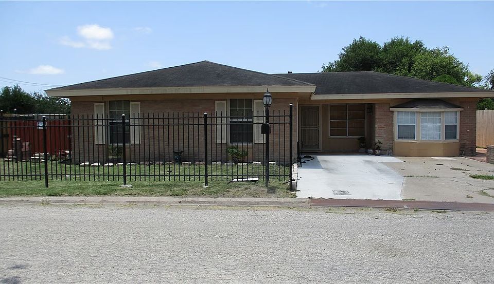 1st image of 113 Green Point Dr