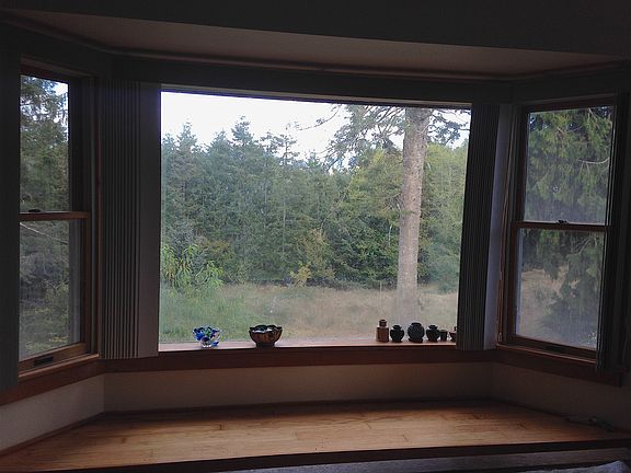 Breakfast Nook/Bay Window