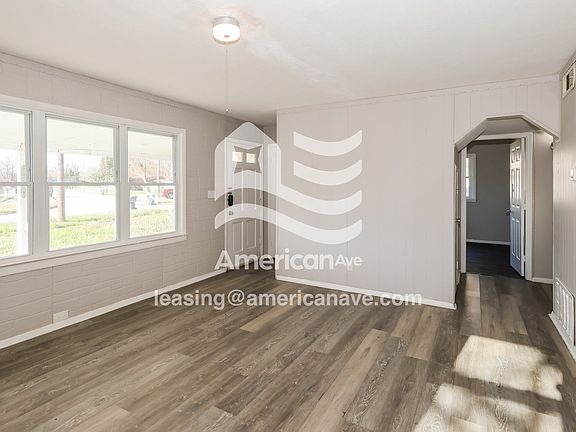 384027_003_living_room_3.jpg