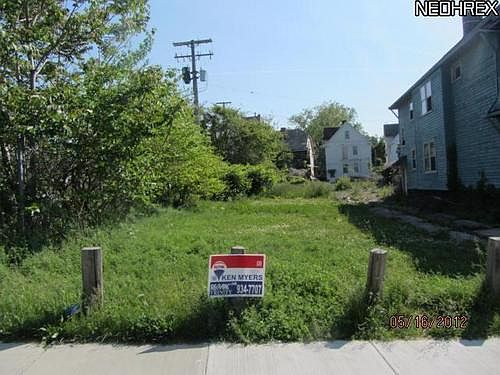 2nd image of 1768 Coit Rd
