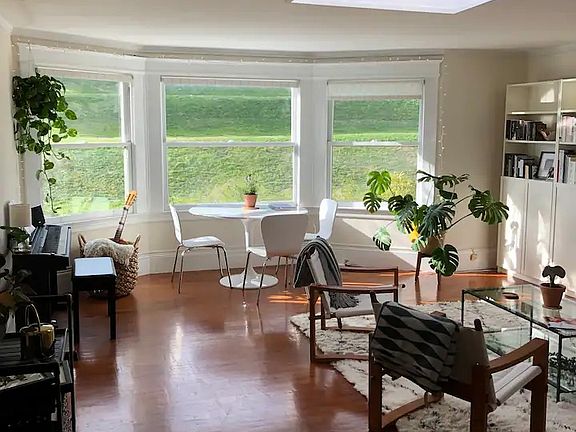 2nd image of 2741 Clay St APT 5