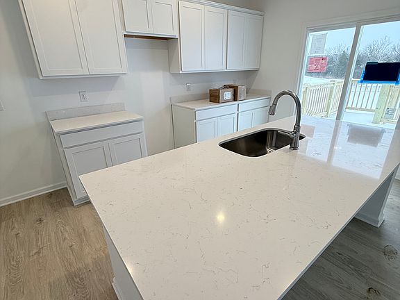 4th image of 1401 Painted Stone Pl