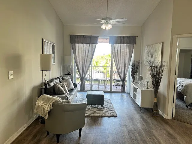 Ocean Reef at Seawalk Pointe Apartments — Photo 19