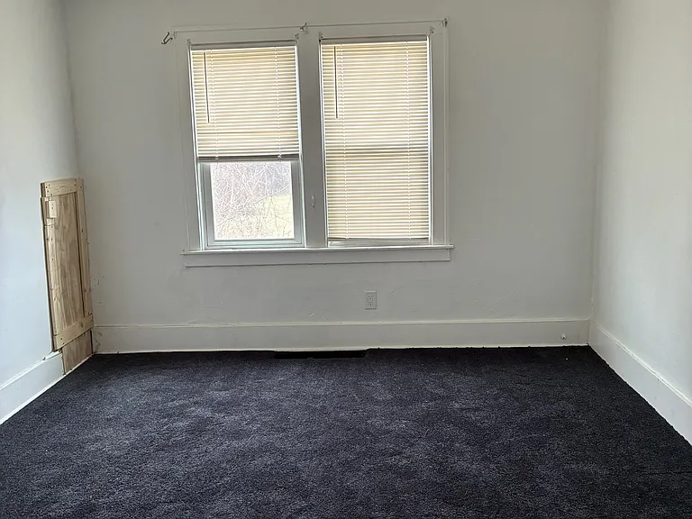 5573 Montclair St — Photo 11