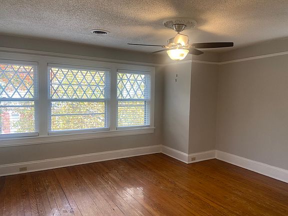 3rd image of 429 Warren Cres APT 5