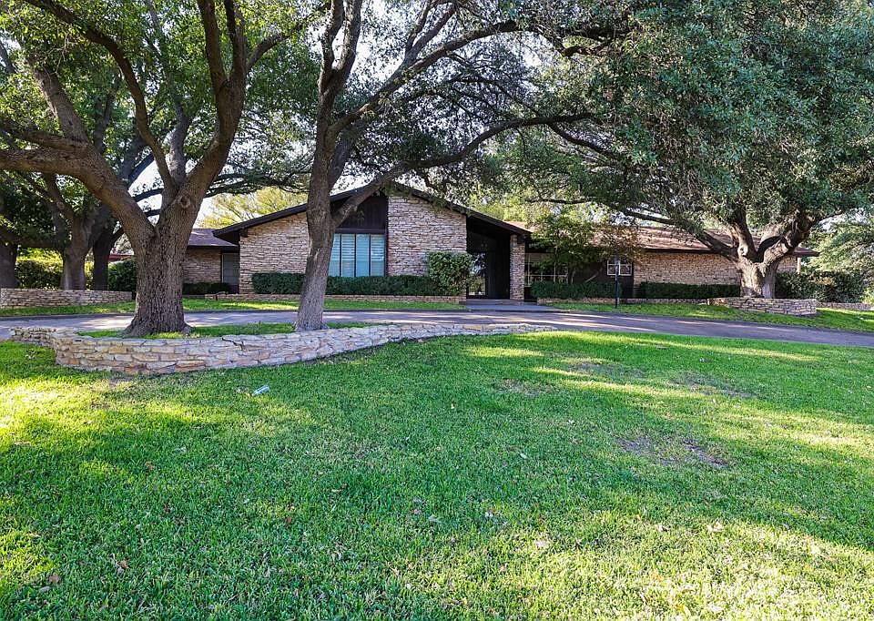 1st image of 1002 Henderson Dr