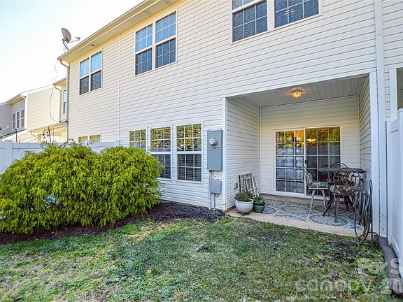 5th image of 2126 Shady Pond Dr