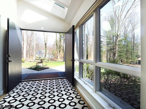 2nd image of 2638 Acacia Dr